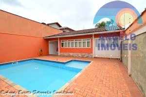 Casa lado praia á venda em 2 lotes no bairro São José em Peruíbe