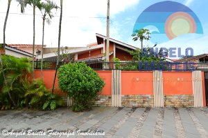 Casa lado praia á venda em 2 lotes no bairro São José em Peruíbe