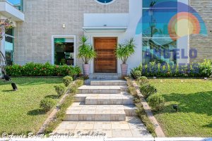 Bellissimo sobrado á venda no condomínio Bougainvillée II