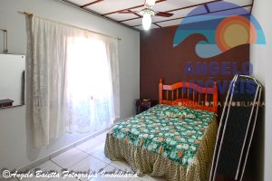 Casa em 2 lotes, 3 dormitórios, piscina, á venda no bairro Arpoador em Peruíbe