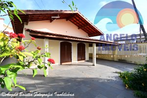 Casa lado praia  á venda no bairro Cidade Nova Peruíbe em Peruíbe