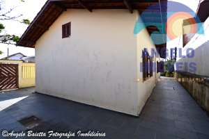Casa lado praia  á venda no bairro Cidade Nova Peruíbe em Peruíbe