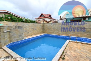 Sobrado com piscina para locação de temporada no bairro Samburá em Peruíbe