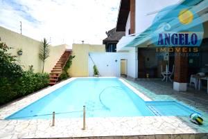 Sobrado com piscina o bairro Tres Marias em Peruíbe, á 200 metros da praia