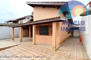 Casa á venda no bairro Mar e Sol em Peruíbe