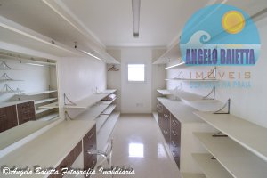 Sobrado Triplex á venda no bairro Maria Helena Novaes em Peruíbe