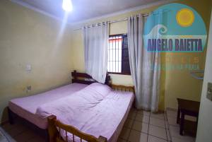 Casa á venda no bairro Icaraiba em Peruíbe, á 200 metros da praia