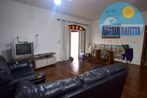 Casa á venda no bairro Icaraiba em Peruíbe, á 200 metros da praia