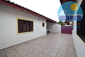 Casa á venda no bairro Icaraiba em Peruíbe, á 200 metros da praia