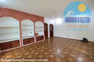 Casa lado praia á venda no bairro Oásis em Peruíbe