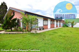 Casa lado praia á venda no bairro Oásis em Peruíbe