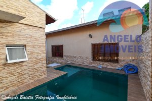 Casa com piscina, 3 dormitórios á venda no bairro Oásis em Peruíbe