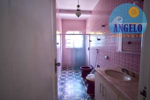 Casa terrea, 4 dormitorios, sendo 2 suítes, frente ao mar