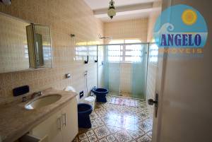 Casa terrea, 4 dormitorios, sendo 2 suítes, frente ao mar