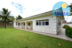 Casa terrea, 4 dormitorios, sendo 2 suítes, frente ao mar