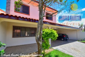 Sobrado lado praia á venda no bairro Josedy em Peruíbe