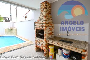 Casa com piscina, 3 dormitórios, excelente acabamento, á venda no bairro Oásis em Peruíbe