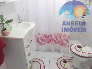 Casa lado linha  á venda no bairro Samburá em Peruíbe 