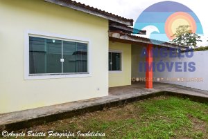 Casa á venda no bairro Belmitr Novaes em Peruíbe