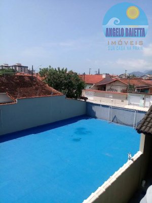 Sobrado com piscina, 3 lotes á venda no bairro São João Batista em Peruíbe