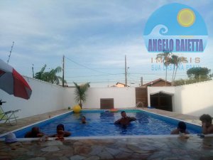 Sobrado com piscina, 3 lotes á venda no bairro São João Batista em Peruíbe
