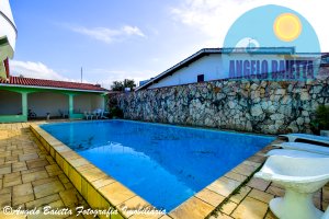 Casa com piscina á venda no bairro Stella Maris em Peruíbe