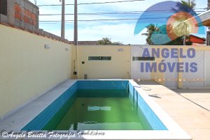 Casa com piscina no bairro Tres Marias em Peruíbe