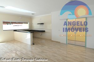 Casa com piscina no bairro Tres Marias em Peruíbe