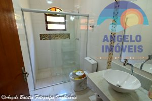 Casa com piscina á venda no bairro Jangada em Peruíbe