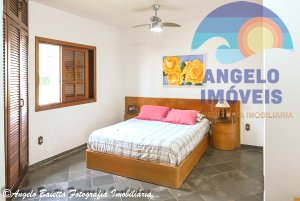 Casa á venda no condomínio Bougainvillée II em Peruíbe