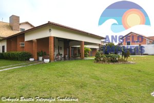 Casa á venda no condomínio Bougainvillée II em Peruíbe