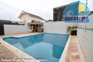 Casa com piscina á venda no bairro Cidade Nova Peruíbe em Peruíbe