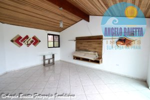 Casa com piscina á venda no bairro Cidade Nova Peruíbe em Peruíbe