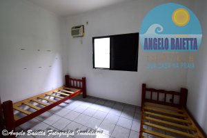 Casa com piscina á venda no bairro Cidade Nova Peruíbe em Peruíbe
