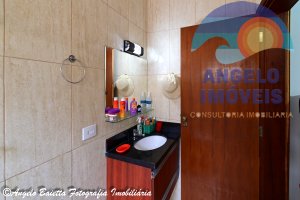 Casa com piscina á venda no bairro Cidade Nova Peruíbe em Peruíbe