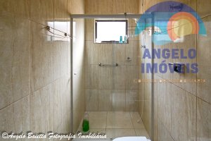 Casa com piscina á venda no bairro Cidade Nova Peruíbe em Peruíbe