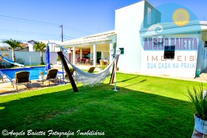 Casa á venda no bairro Jardim Beira Mar em Peruíbe, á 200 metros da praia