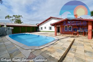 Casa com piscina, 2 lotes, á venda no bairro Cidade Nova Peruíbe