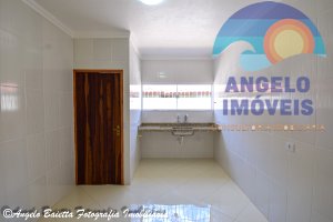 Casa com piscina á venda no bairro Stella Maris em Peruíbe