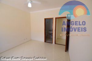 Casa com piscina á venda no bairro Stella Maris em Peruíbe