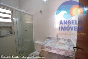Casa com piscina á venda no bairro Stella Maris em Peruíbe