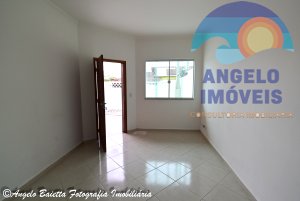 Casa lado linha á venda no bairro Stella Maris em Peruibe