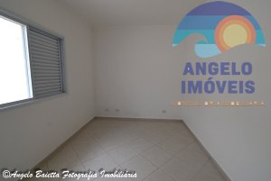 Casa lado linha á venda no bairro Stella Maris em Peruibe