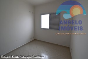 Casa lado linha á venda no bairro Stella Maris em Peruibe