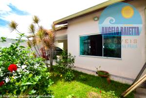 Casa á venda no bairro Josedy em Peruíbe
