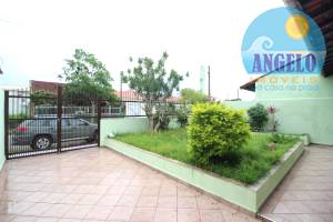 Casa para venda no bairro Jardim Peruibe em Peruíbe, á de 1200 metros da praia