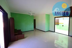 Casa á venda no bairro Samburá em Peruíbe
