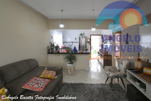 Casa á venda no bairro Jardim Marcia em Peruíbe