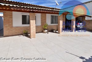 Casa á venda no bairro Florida em Peruíbe