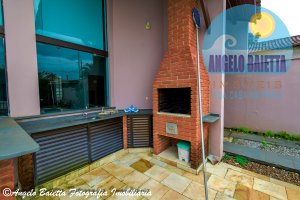 Casa com piscina á venda no bairro Oasis em Peruíbe
